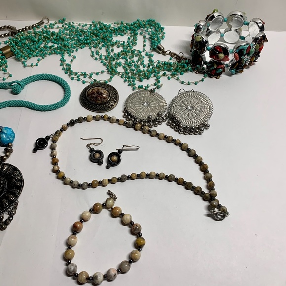 Bead, Rock, Shell Jewelry Bundle - Picture 3 of 3